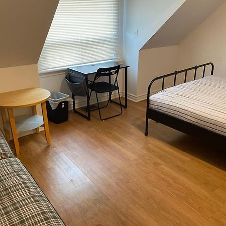 Quad Room With Private Bathroom 536A-Two Bedrooms 多伦多 外观 照片