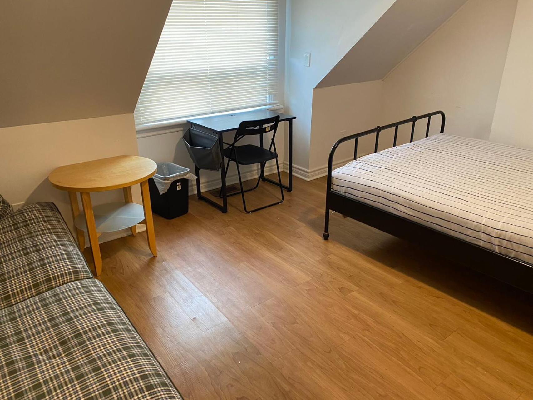 Quad Room With Private Bathroom 536A-Two Bedrooms 多伦多 外观 照片